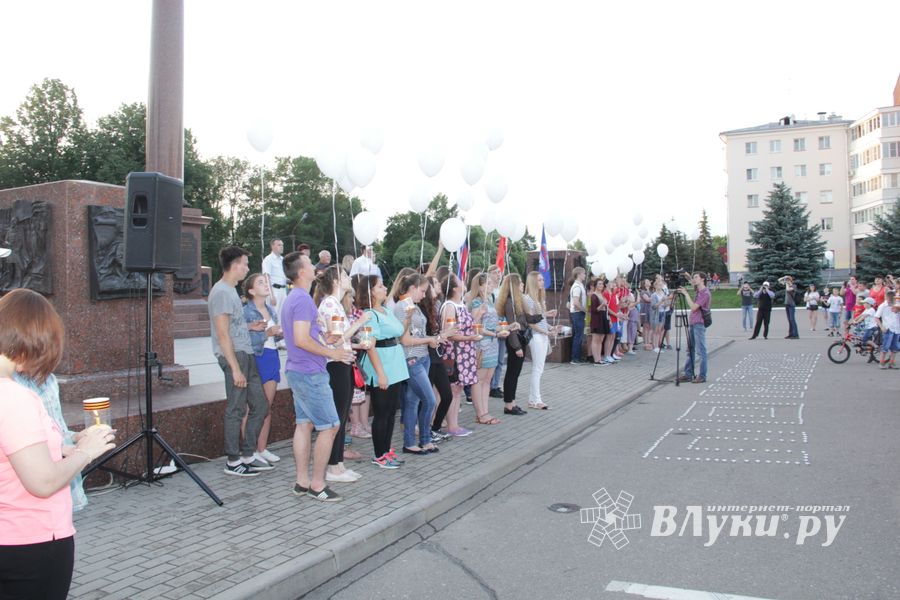 «Свеча памяти» в Великих Луках (ФОТО)