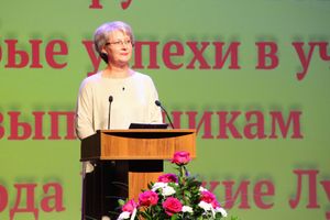 Великолукским выпускникам вручили медали «За особые успехи в учении» (ФОТО)