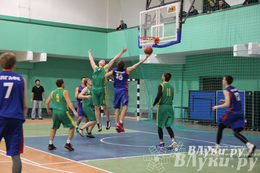 Команда «Экспресс» стала обладательницей Кубка г. Великие Луки по баскетболу
