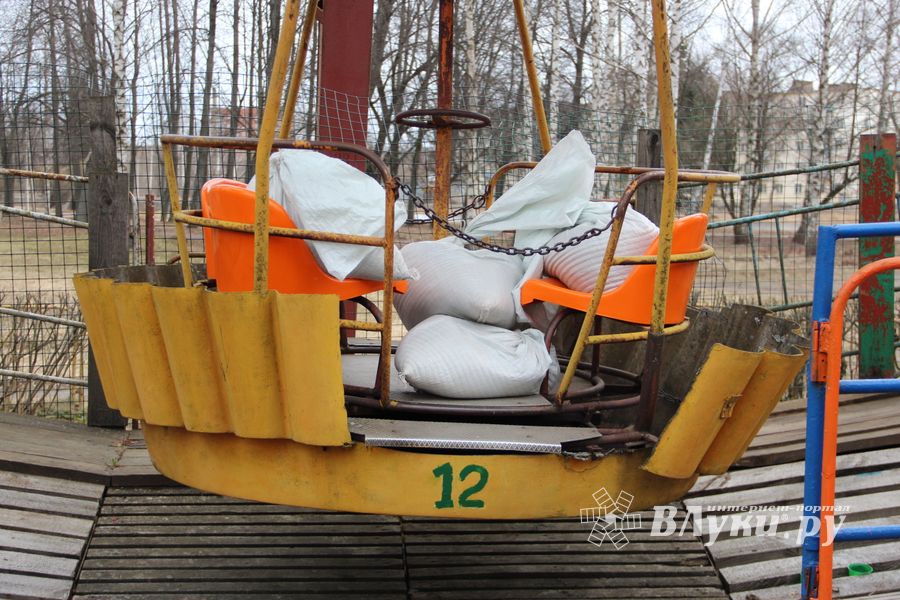 Аттракционы великолукского парка проверили на безопасность (ФОТО)