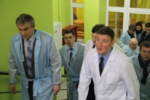 Андрей Турчак велел наладить работу томографа и улучшить вентиляцию в палатах Великолукской межрайонной больницы