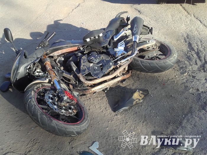 На ул. Глинки сбили несовершеннолетнего мотоциклиста (ФОТО)