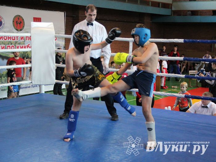 В Великих Луках прошли соревнования по кикбоксингу (ФОТО)
