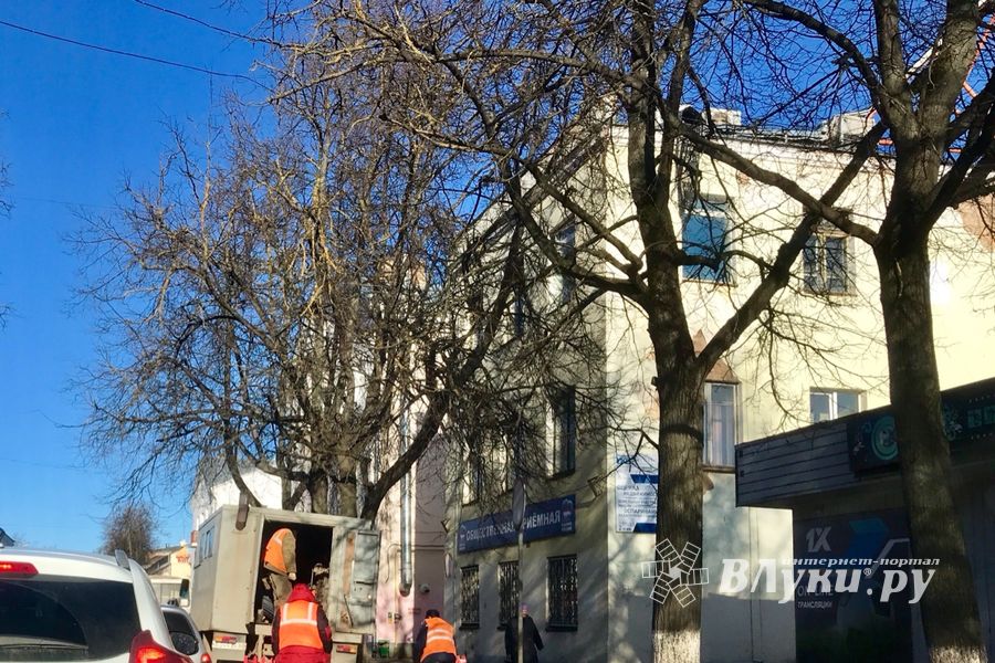 На ул. Некрасова проводится «ямочный» ремонт дороги (ФОТО)