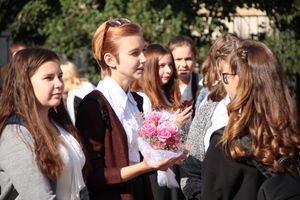 Самую многочисленную школу Великих Лук пополнили 116 первоклассников (ФОТО)