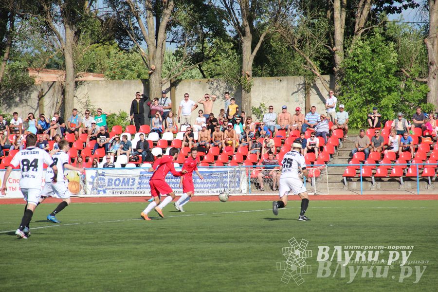  «Луки-Энергия» уступила в домашнем матче петербургской «Звезде» (фото)