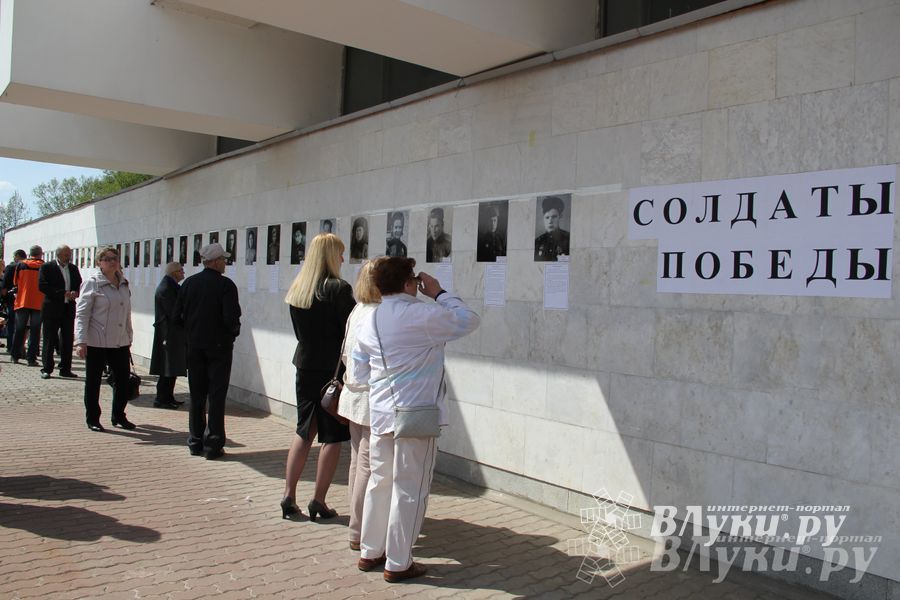 Парад Победы в Великих Луках (фото)