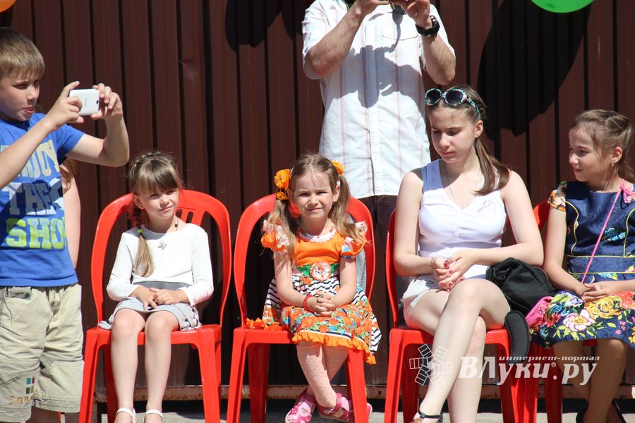 В Великих Луках отмечают День защиты детей 