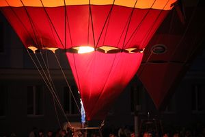22-я Международная встреча воздухоплавателей завершилась традиционным ночным свечением аэростатов (ФОТО)