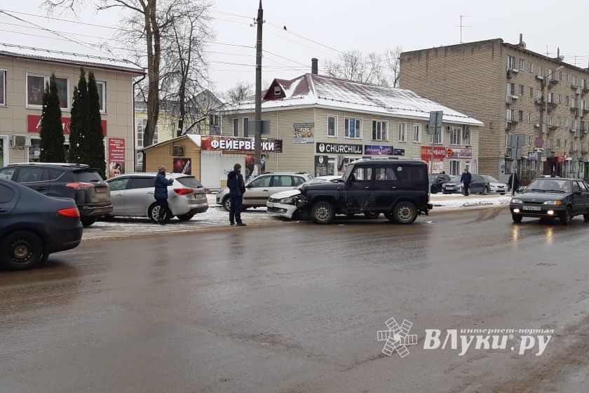 ДТП возле Смоленского рынка (ФОТО)