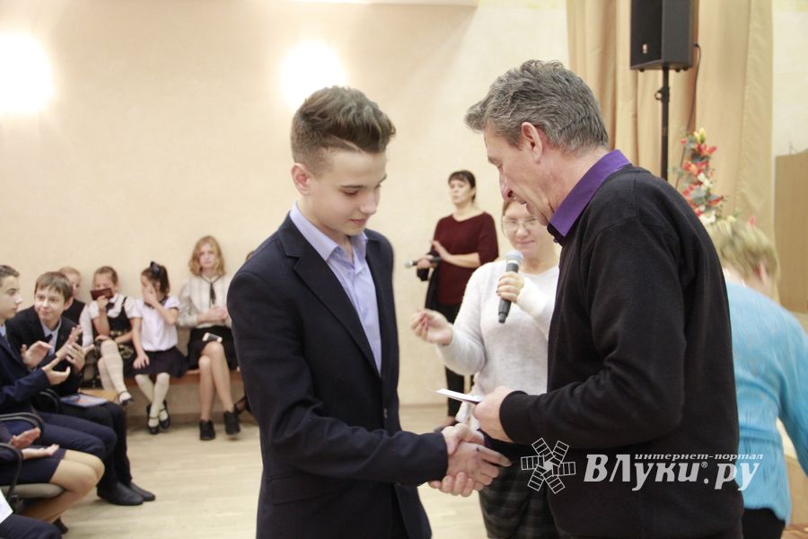 В великолукской школе № 13 чествовали лучших в спорте и учебе (ФОТО)