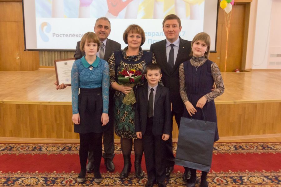 Андрей Турчак поблагодарил приемных родителей за любовь и тепло, которые они дарят детям (ФОТО)