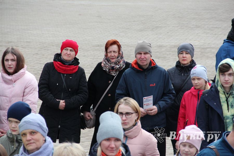 Великолучане присоединились к Всероссийской акции по ходьбе (ФОТО)