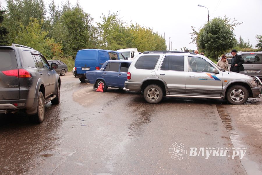 ДТП на проспекте Ленина в Великих Луках (ФОТО)