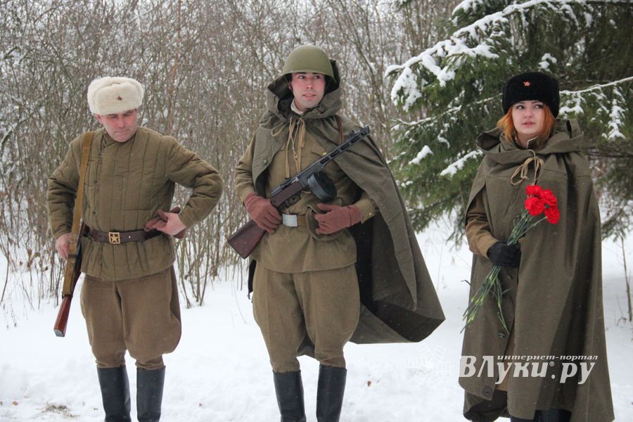 Никто не забыт: в Великих Луках благоустроили могилу неизвестного солдата (ФОТО)