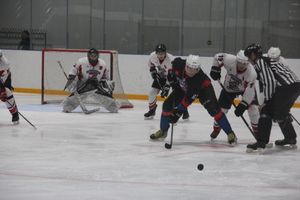 В Великих Луках прошли хоккейные матчи (ФОТО)