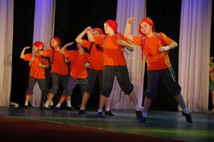 Великие Луки встретили День танца (ФОТО)