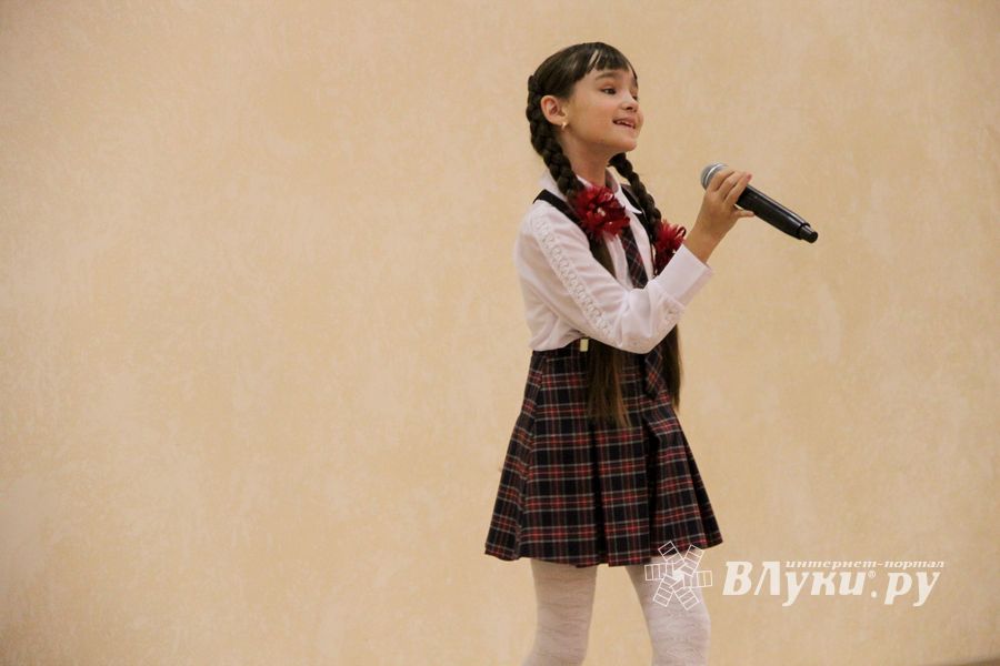 Великолукским учителям признались в любви (ФОТО)