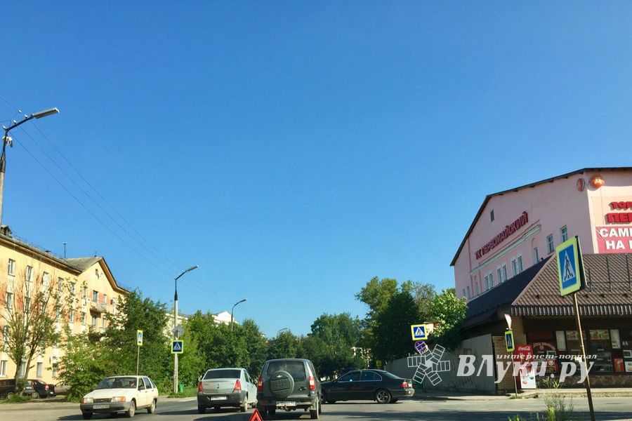 ФОТОФАКТ: В Великих Луках произошло ДТП