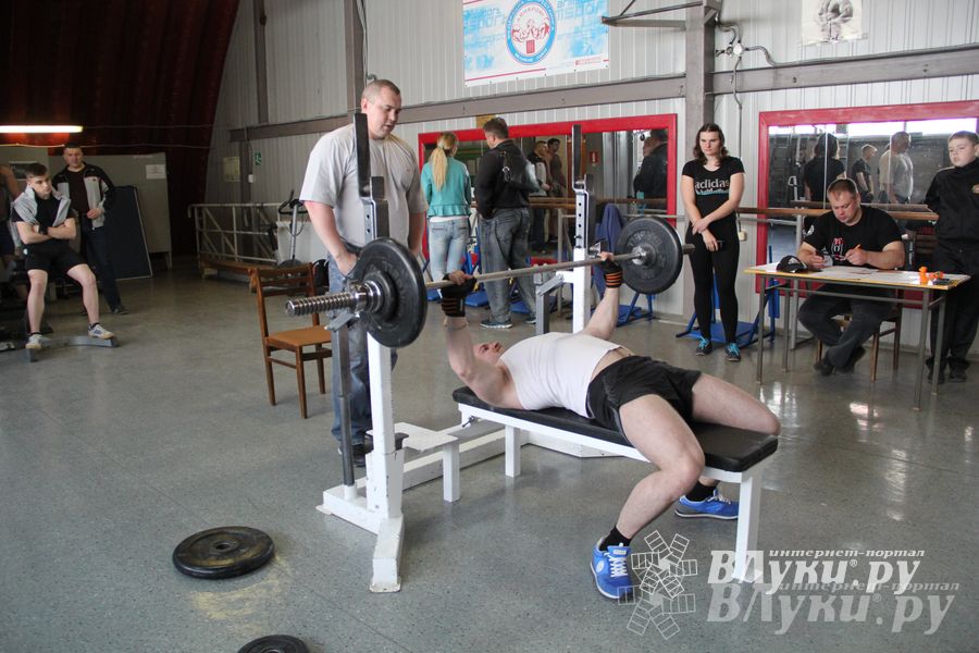 В Великих Луках прошел Чемпионат города по Русскому жиму и армлифтингу (фото)