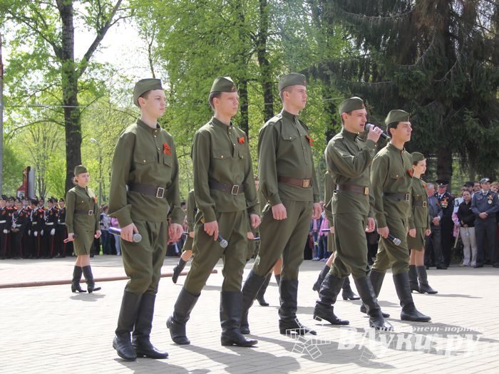 Парад Победы в Великих Луках (фото)