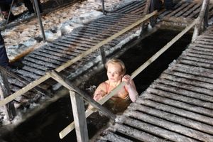 В Великих Луках проходят крещенские купания (ФОТО)