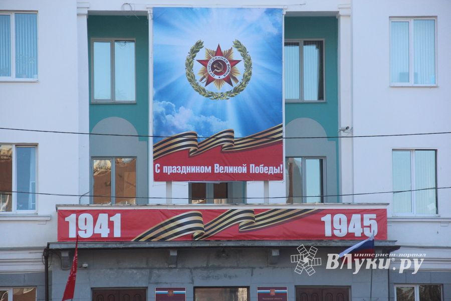 Праздничный салют в честь Дня Победы был дан в Великих Луках (ФОТО)