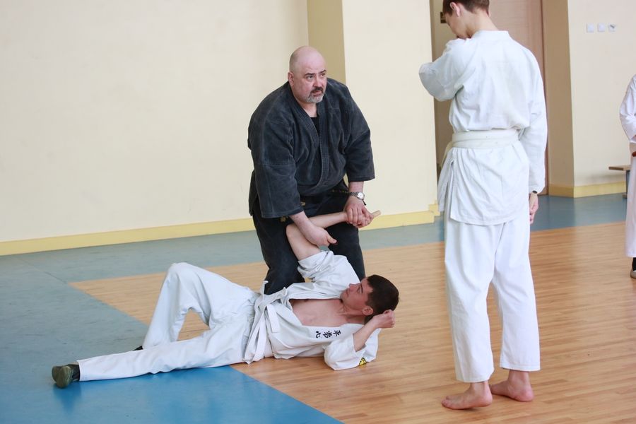 Ученики школы Дзюшин-рю кэмпо каратэ постигали искусство кобудзюцу (ФОТО)