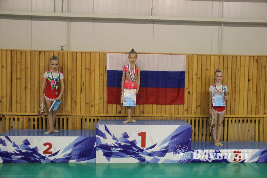 В Великих Луках прошли соревнования по художественной гимнастике (ФОТО)