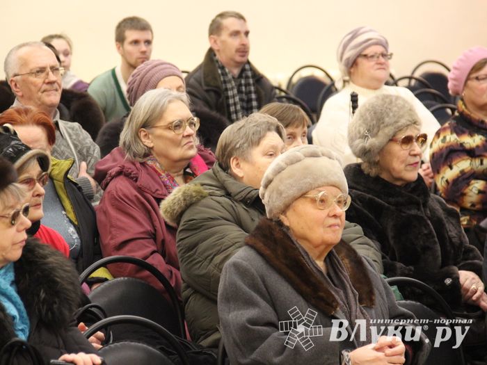 Слабовидящих великолучан поздравили с Международным днём инвалидов (ФОТО)