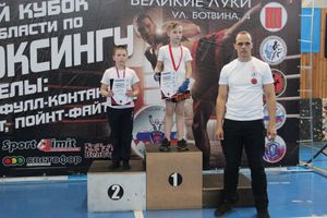 В Великих Луках проходит Кубок по кикбоксингу (ФОТО) (0+)