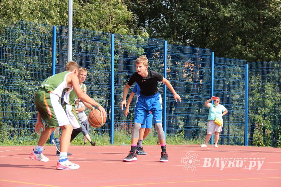 В Великих Луках прошли спортивные мероприятия, приуроченные ко Дню физкультурника (ФОТО)