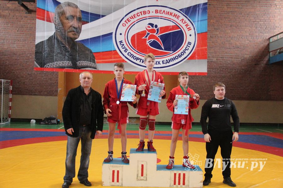 В Великих Луках прошли соревнования по самбо (ФОТО)