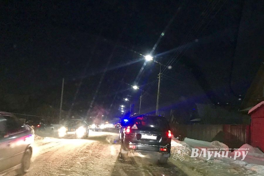 На 3-й Ударной «безумная» пробка из-за ДТП