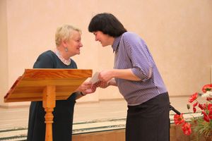 В Великих Луках ученики школы №13 поздравили своих педагогов (ФОТО)