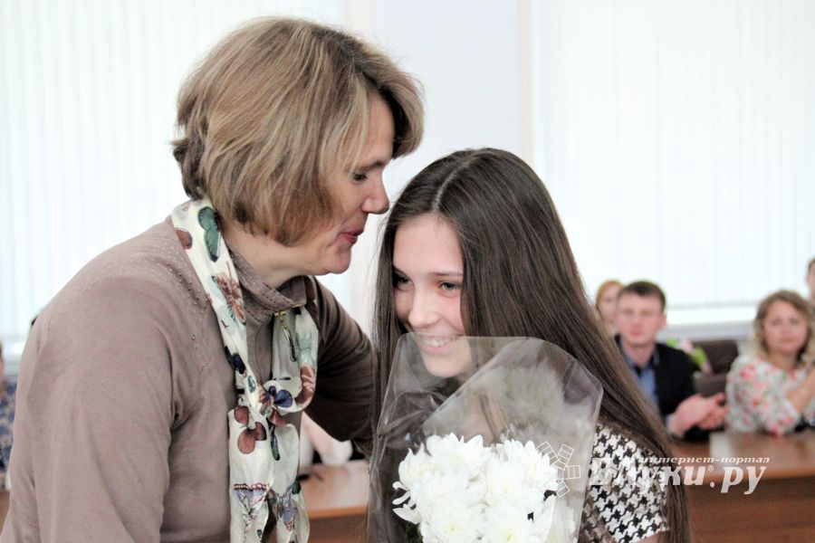 Лучших выпускников Великих Лук наградили «Золотыми парусами» (ФОТО)