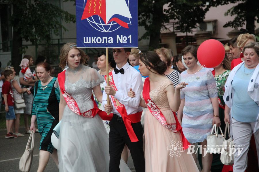 Великолукской «Бригантине» пришлось поплавать под дождём (ФОТО)