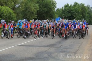 В Великих Луках состоялось награждение победителей Чемпионата России по велоспорту в парной гонке (фото)