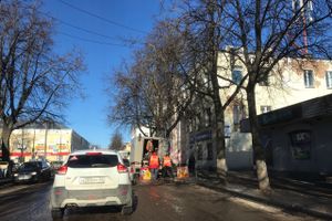 На ул. Некрасова проводится «ямочный» ремонт дороги (ФОТО)