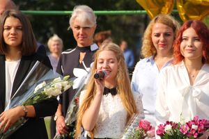 1 сентября в школах Великих Лук прошли Торжественные линейки (ФОТО)