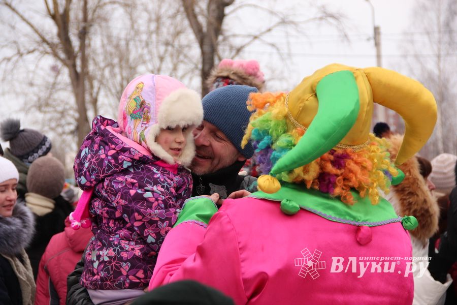 Широко отметили Масленицу в Великих Луках (ФОТО)