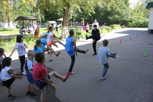 В рамках акции «Зарядка со стражем порядка» псковские полицейские посетили подшефный детский дом (фото)