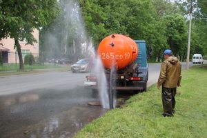На пр. Гагарина устраняют аварию на водопроводе (ФОТО)