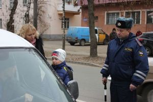 Великолукские водители получили письма-обращения от юных участников движения (фото)