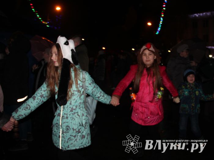 Дождик не помешал открытию городской ёлки (ФОТО)