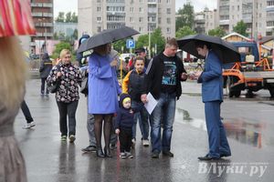 В Великих Луках прошла «Весенняя автоярмарка Великие Луки — 2015» (фото)