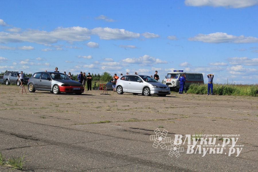 В Великих Луках прошел I этап Открытого чемпионата г. Великие Луки по Drag Racing (фото)