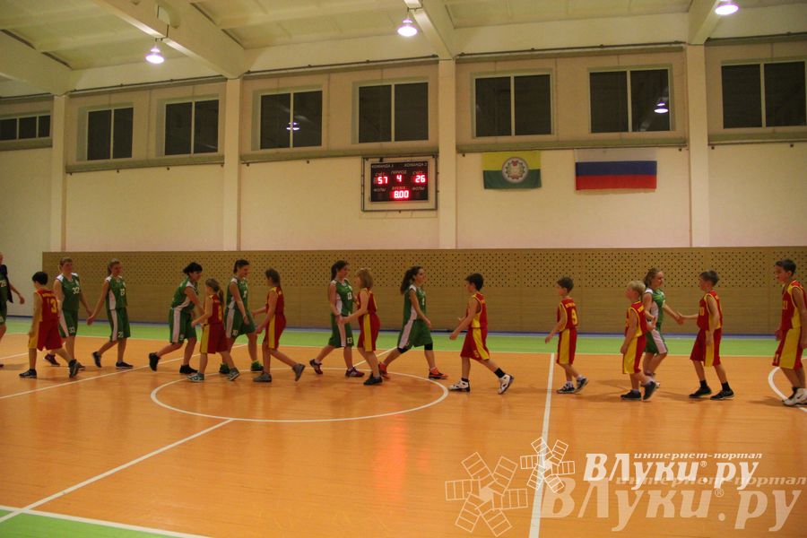 Интересный баскетбольный матч прошел в Великих Луках (фото)
