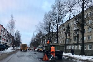 В ожидании реконструкции на ул. Дьяконова ставят «заплатки»(ФОТО)