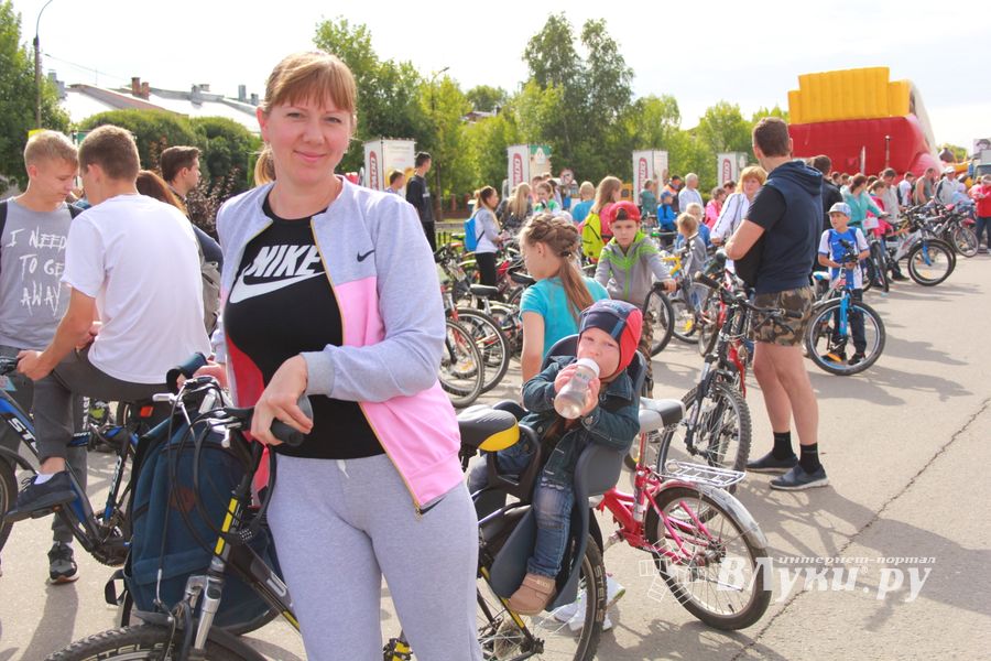В Великих Луках прошёл Велопарад (ФОТО)